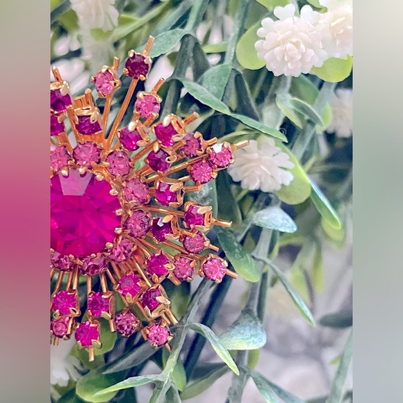 Spectacular Starbursts Multi Pink Crystal Vintage Brooch